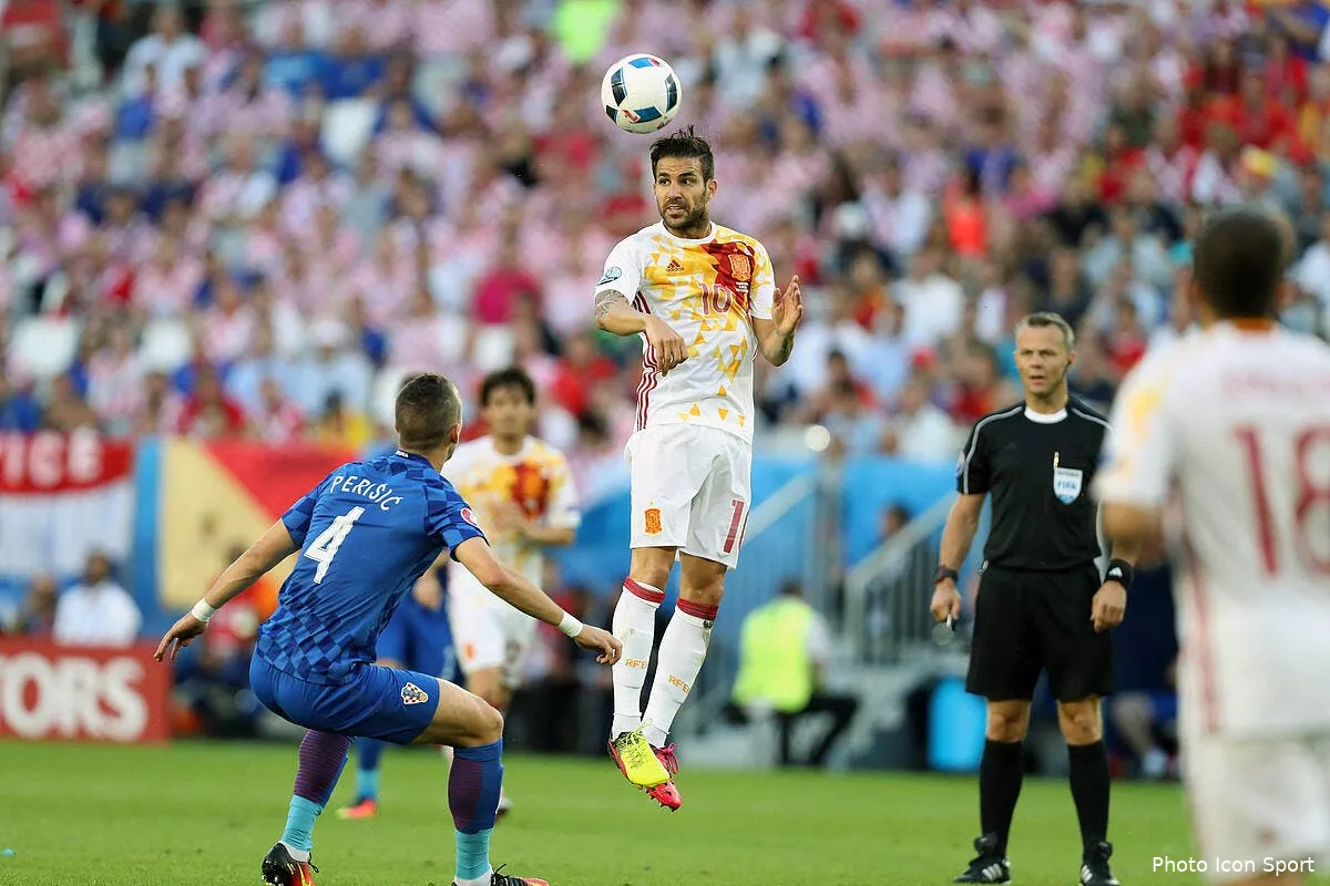 euro 2016 le maillot de l espagne fait vomir twitter iconsport blo 210616 24 11146708