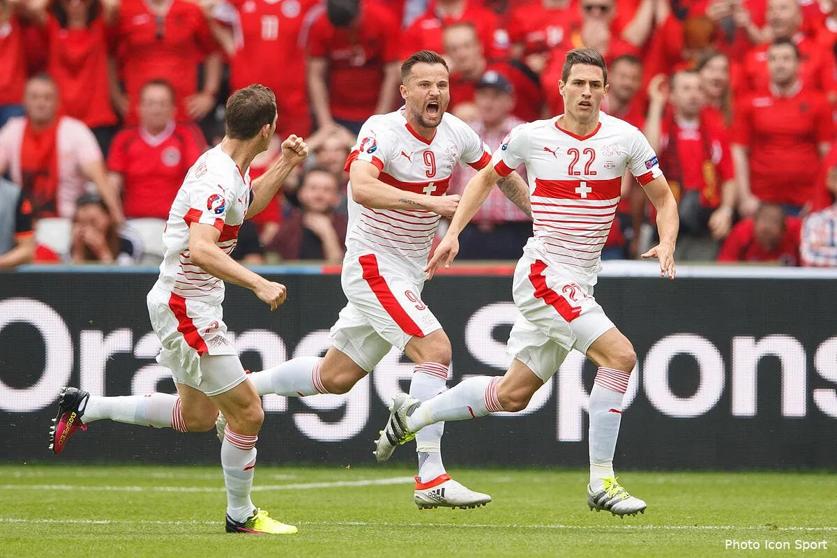 euro 206 la suisse assure l essentiel et rejoint les bleus schar145612