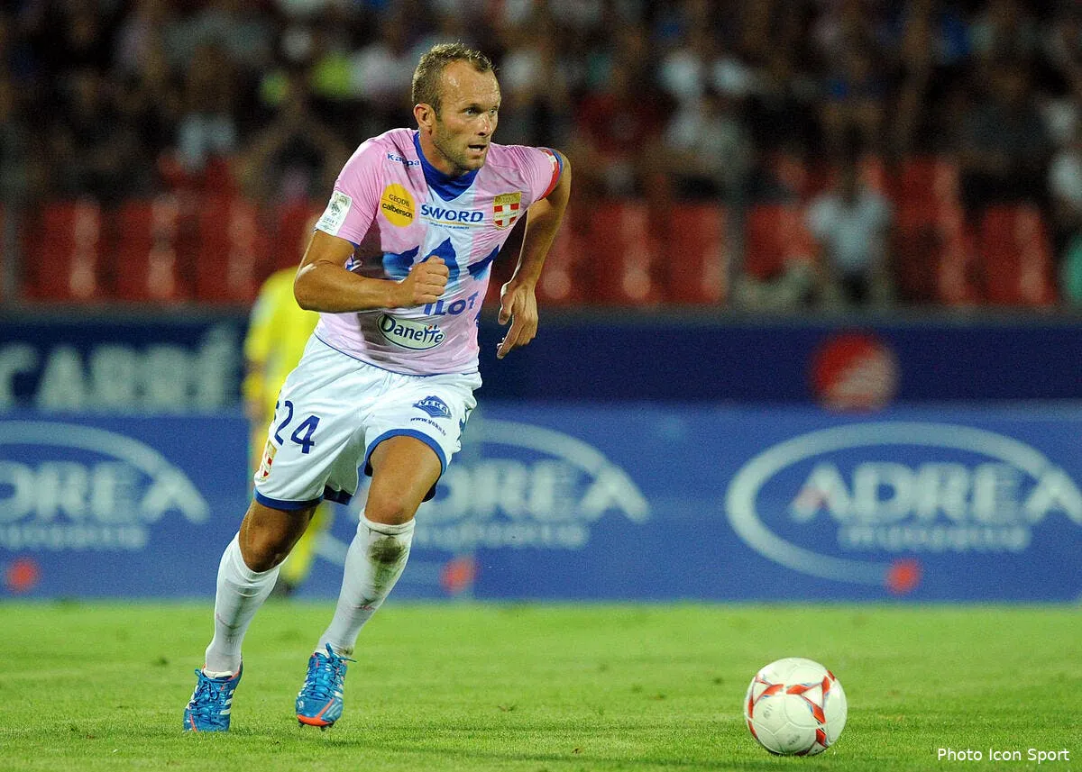 evian est au fond du trou apres sa defaite a ajaccio iconsport jpt 240812 31 11339308