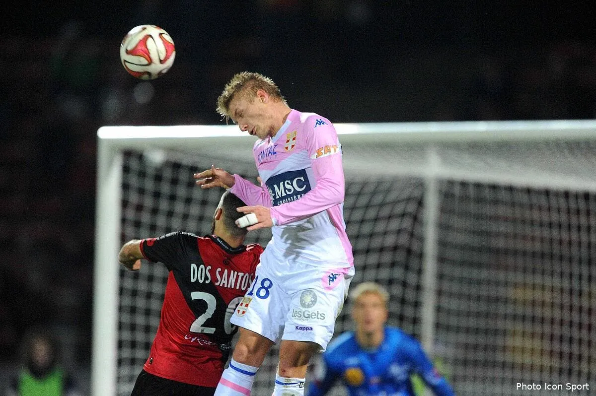 evian sauce danoise pousse guingamp dans le trou iconsport jpt 301114 05 0198141