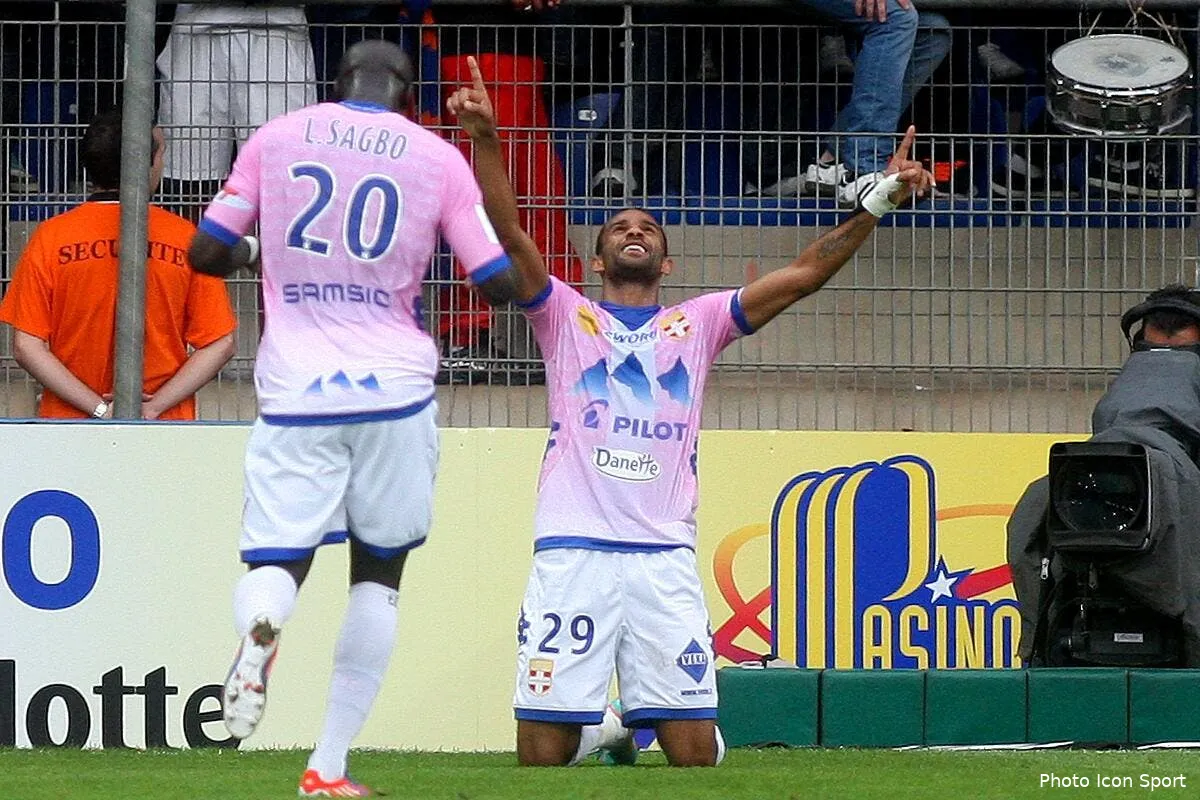 evian tg ecrase nice avec un but d anthologie iconsport guy 061012 05 3856921