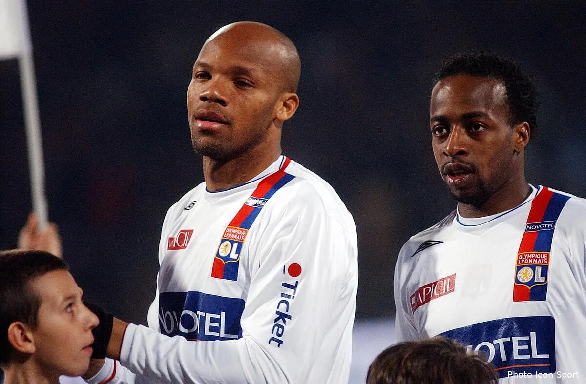 evian tg pense au duo boumsong govou iconsport ban 090208 01 0320821
