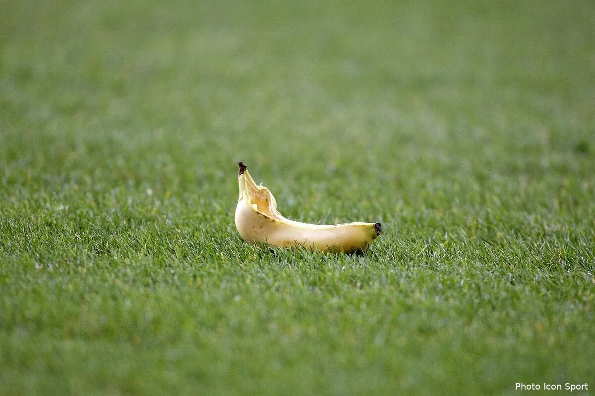 exclusion a vie du lanceur de banane de villarreal iconsport is 010308 74 75 181865