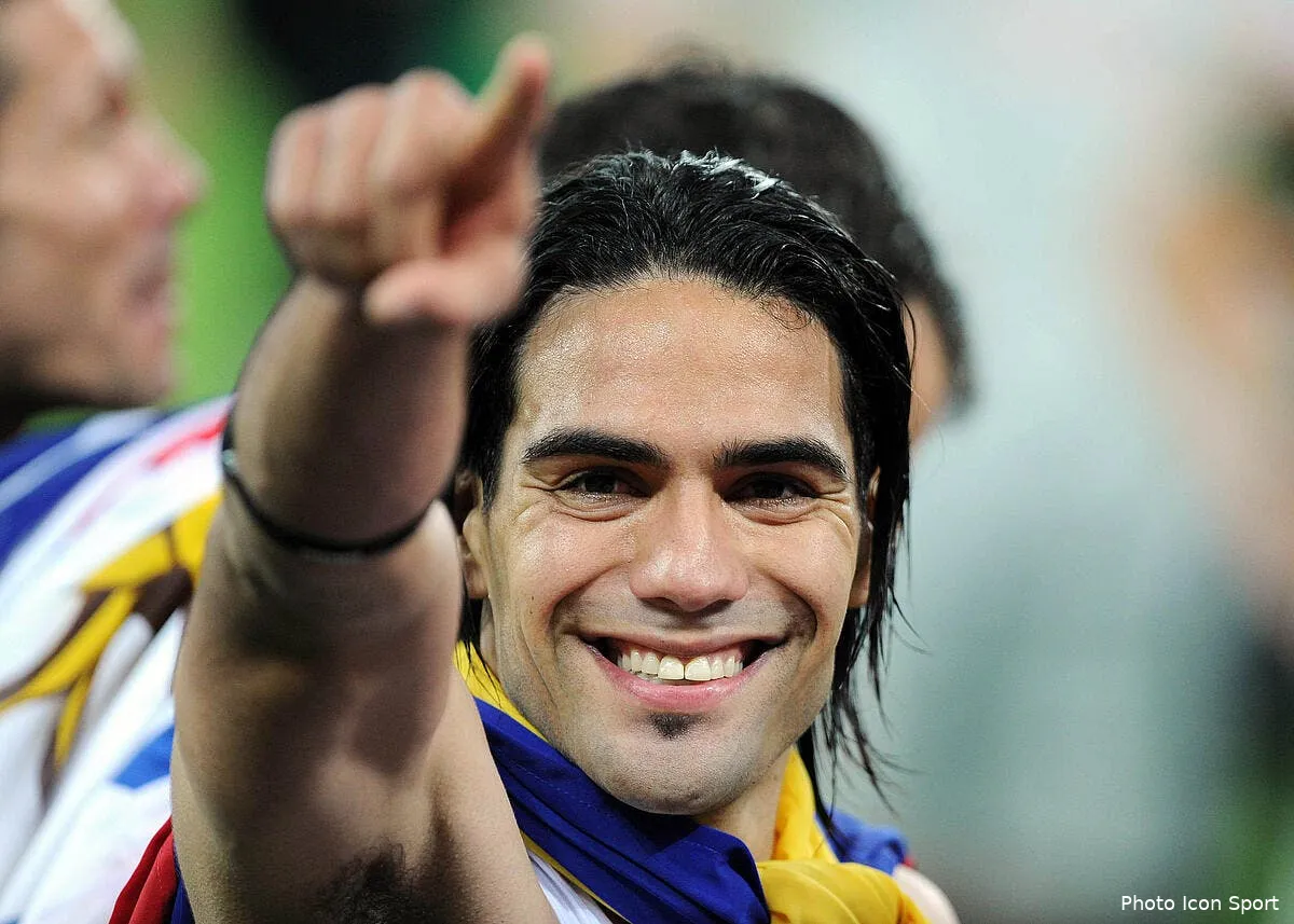 falcao et luis suarez devraient etre signes par le psg selon moutier iconsport fir 090512 74 13 136409