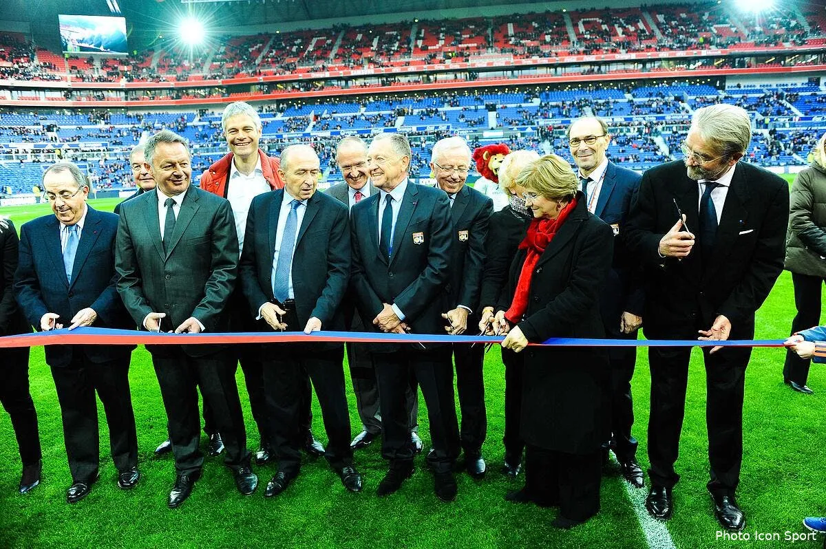 faute de spectateurs l ol ferme une partie de son stade contre bordeaux iconsport jpt 090116 07 09131767