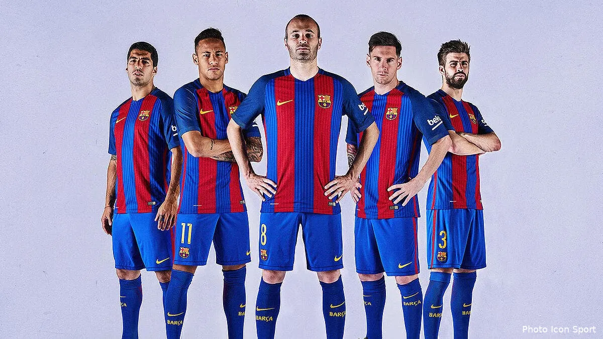 fc barcelone le maillot 2016 2017 devoile barca group shot home 240516 hd 1600 v1464523672144424
