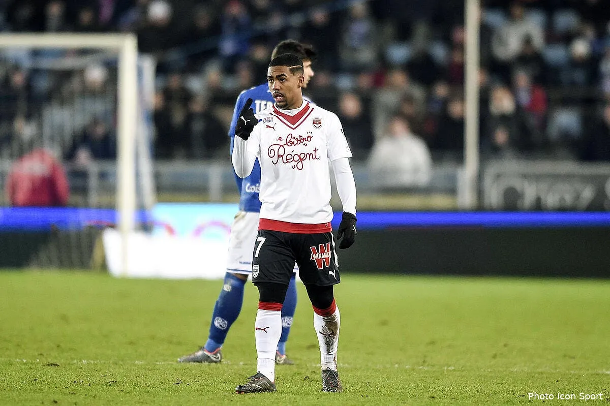 fcgb deux matchs fermes la fff enfonce le plongeur malcom malcom 14210779