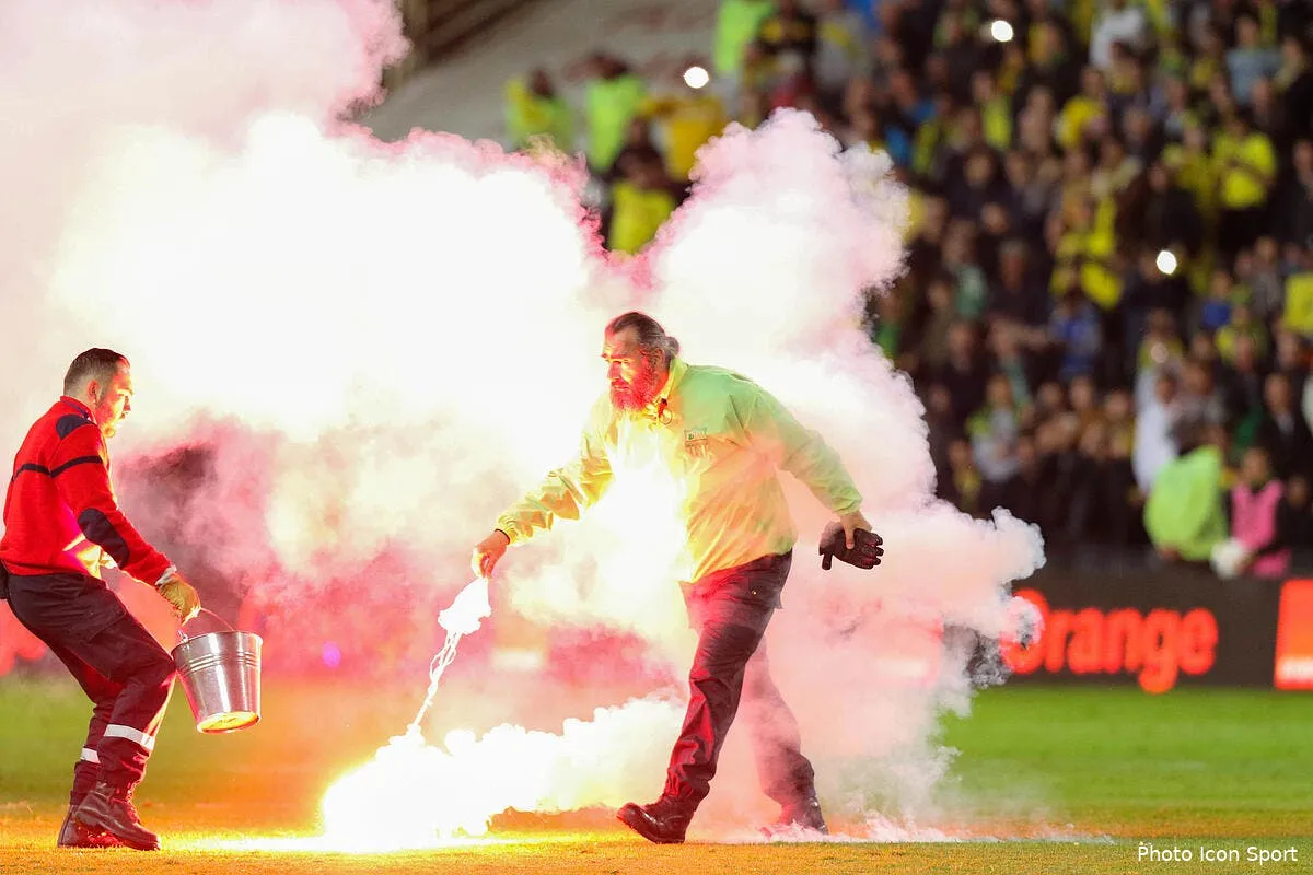fcn des fumigenes parachutes ca va trop loin a nantes iconsport lem 140517 02 05180052