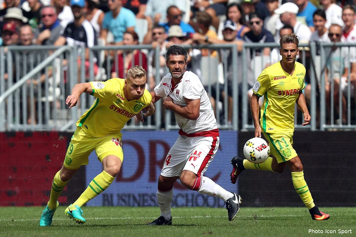 fcn parti a galatasaray sigthorsson crache son venin sur nantes iconsport blo 280816 01 01153964