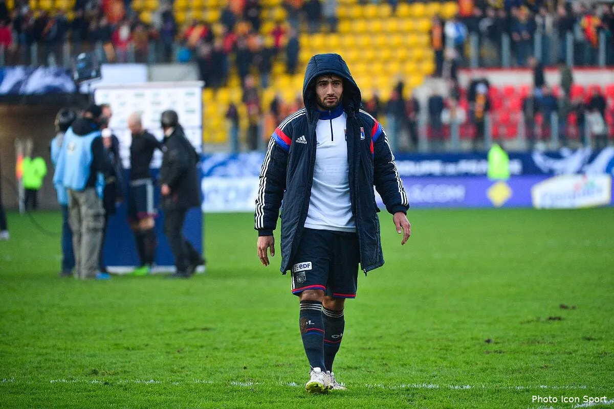 fekir commence a enerver en algerie iconsport win 040115 08 49105869