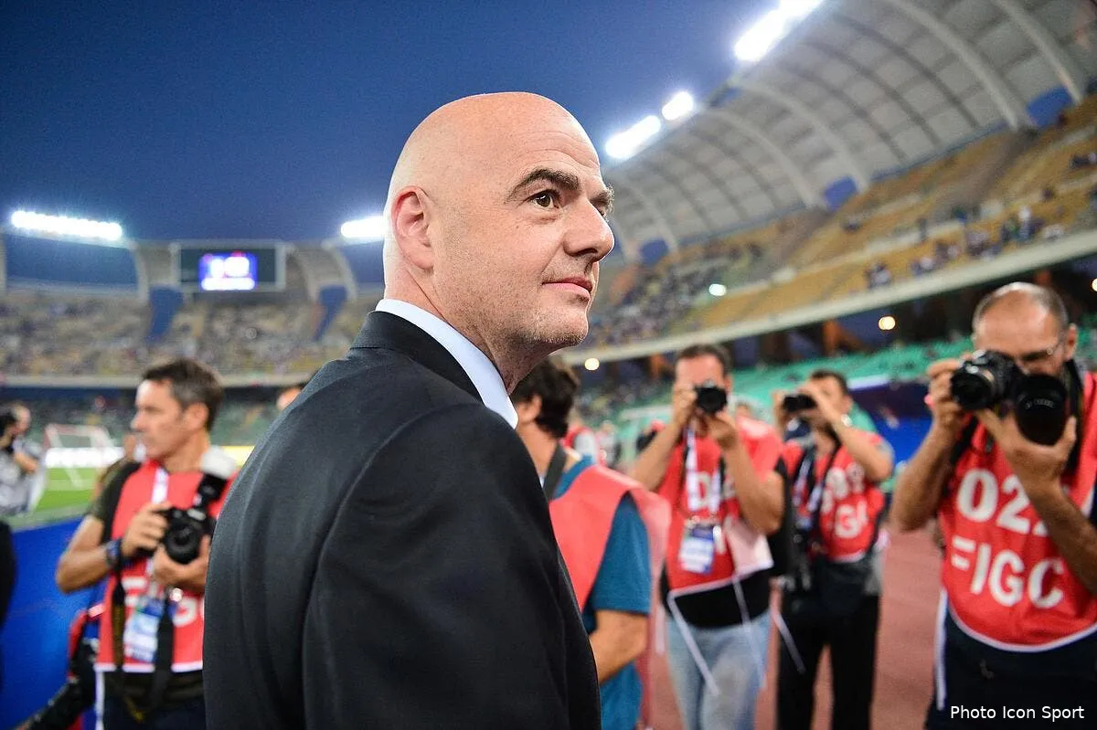 fifa infantino veut des gps sur les joueurs pour le hors jeu iconsport win 010916 53 72161696
