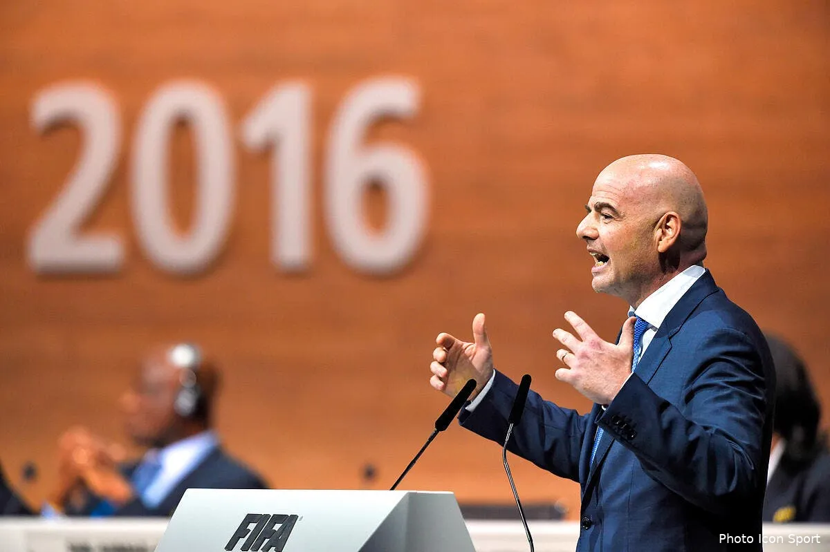 fifa l arbitrage video sera teste pendant deux ans infantino 1135746