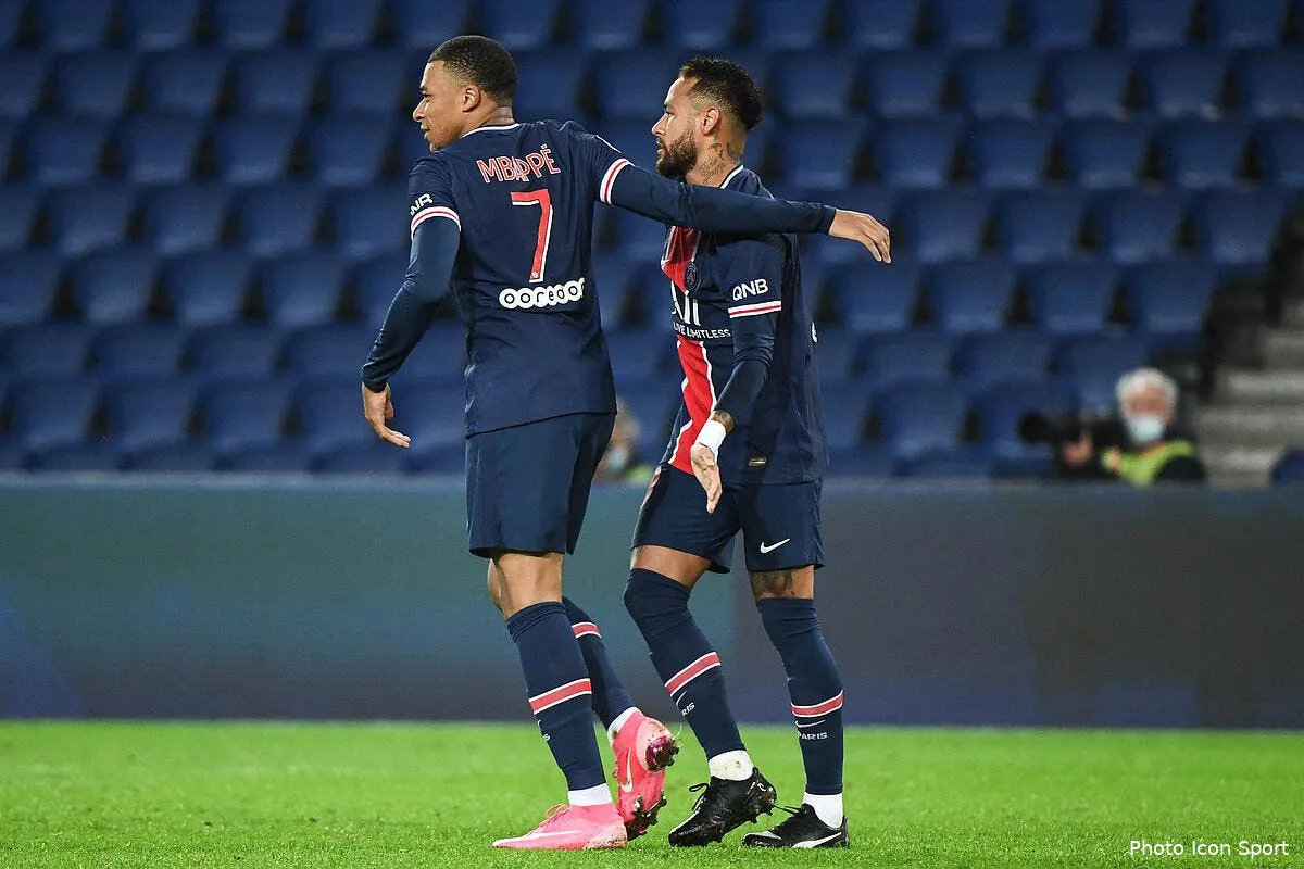 foot mbappe sur le podium neymar et des lyonnais cites marca felicite la l1 neymar 125 303101