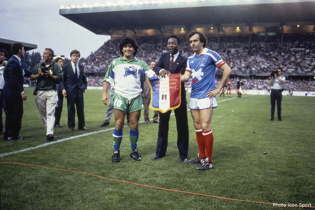 foot platini tres triste de la mort de son rival maradona icon onz 040883 19 35 300155