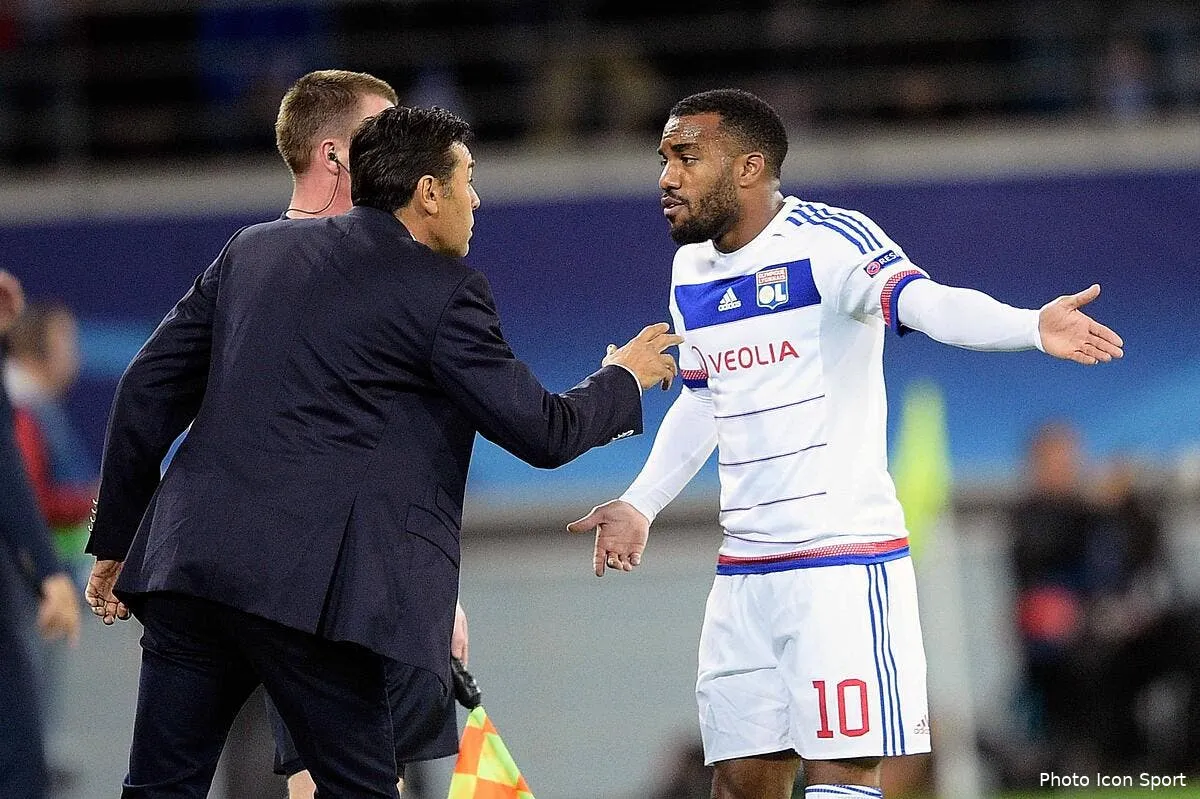 fournier et les joueurs ca chauffe dans le vestiaire de l ol iconsport blg 160915 01 06121031