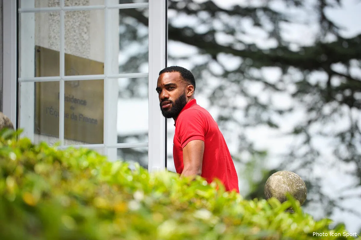 france deschamps pose un ultimatum a lacazette iconsport fer 290517 10 12181630