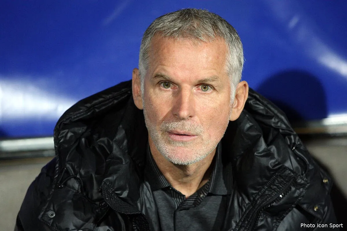 francis gillot freine les ardeurs pour prolonger a bordeaux iconsport guy 311012 08 1242641