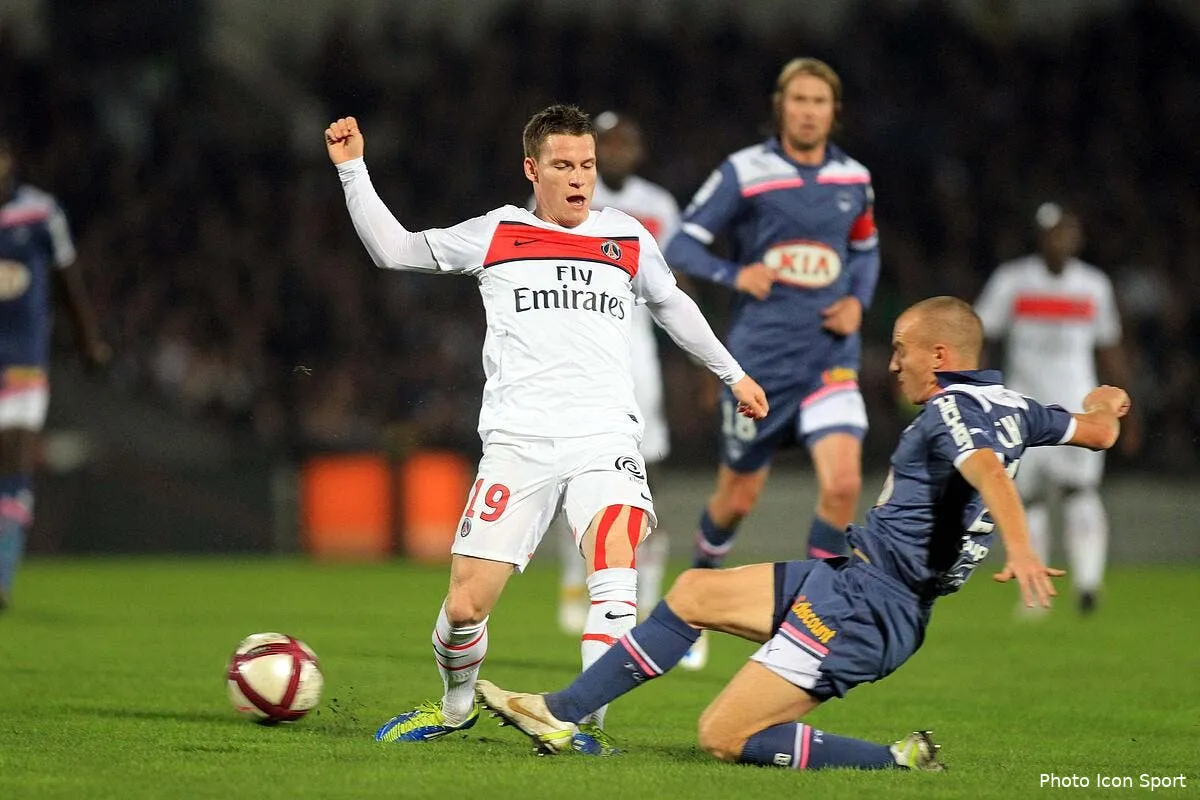 gameiro attend encore le ballon iconsport blo 061111 05 0626956