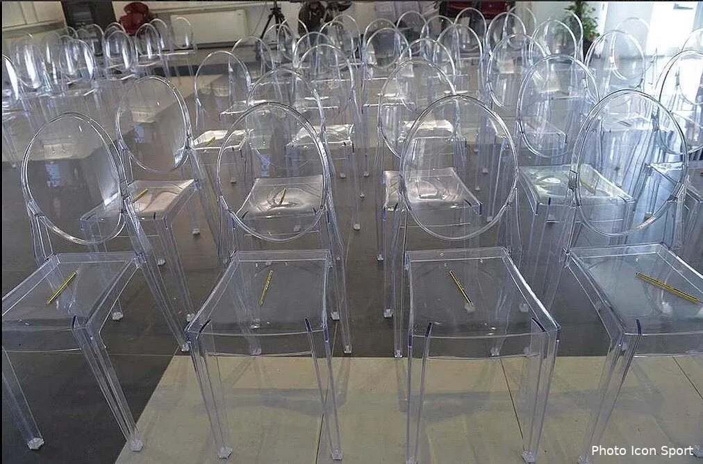 garcia offre les crayons de la liberte a rome crayon101275