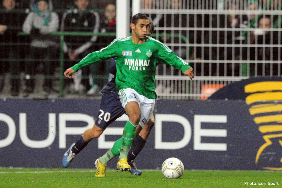 ghoulam calme par l asse sur son passage en algerie iconsport jpt 271112 88 6944251