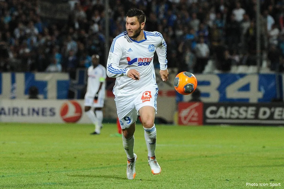 gignac est heureux d etre le chouchou des supporters a l om iconsport pet 170514 02 0783493
