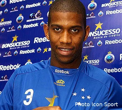 gil ne sait pas qu il va signer a va valenciennes va chercher au bresil son renfort defensif 13471 ori gil 2356523654