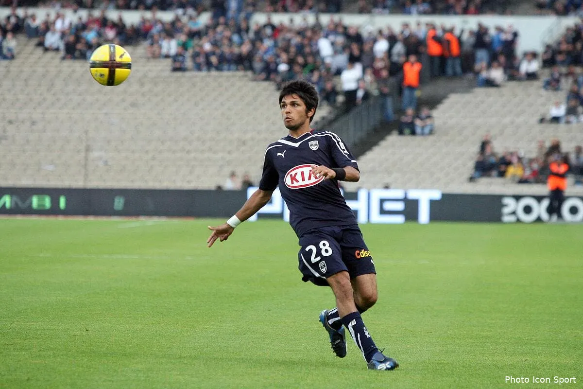 gillot tape deja du point sur la table pour garder tremoulinas et plasil iconsport rpr 070511 06 3221235