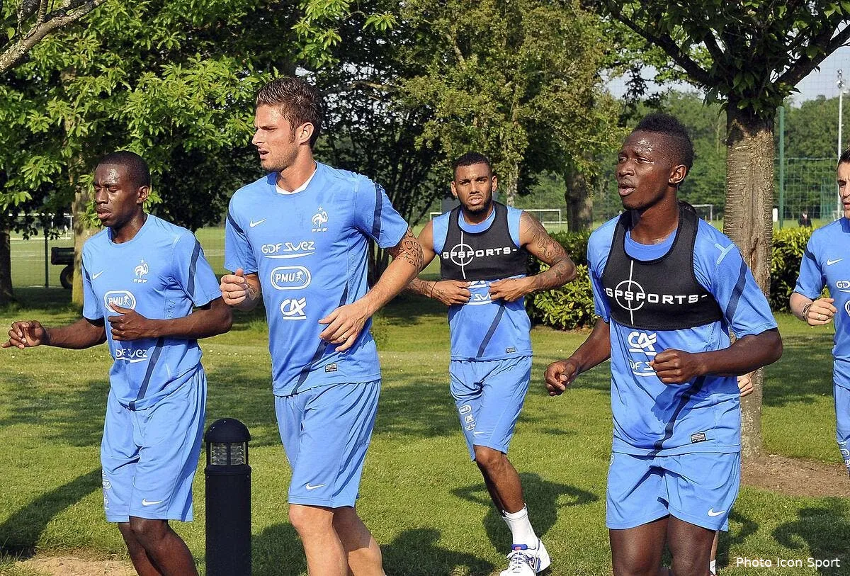 giroud rend hommage a gourcuff et yanga mbiwa iconsport per 240512 05 5935614