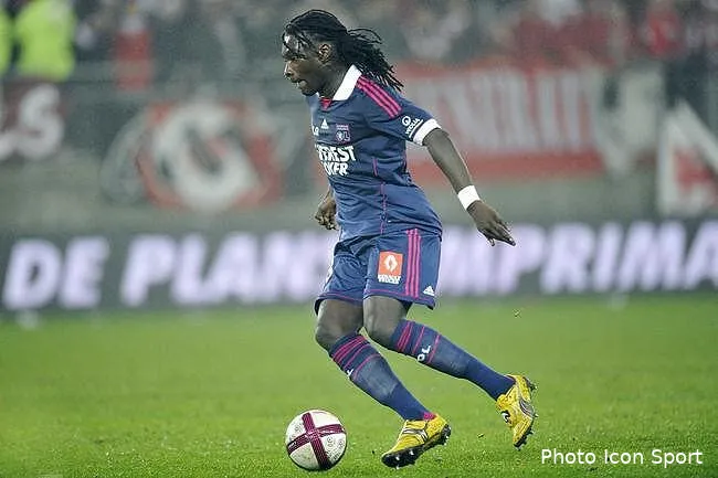 gomis le buteur aux pieds glaces de l ol gomis n est pas mort a l ol car il bande encore iconsport per 211211 74 16 2997130910