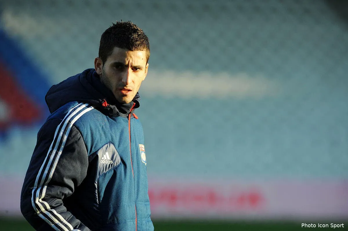 gonalons est decu pour l ol mais reste philosophe avec l arbitre iconsport jpt 011212 05 76 149253