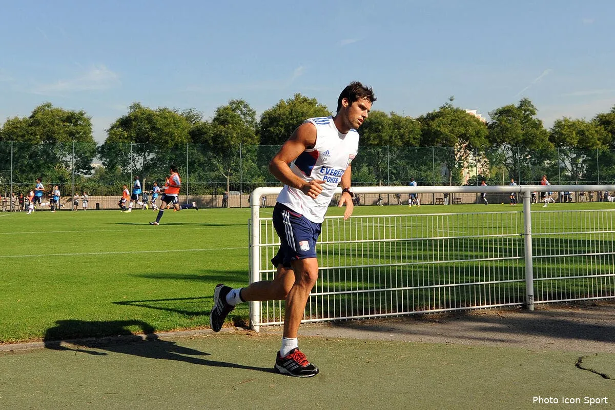 gourcuff pique le numero de pjanic a l ol iconsport jpt 310811 211 0924398