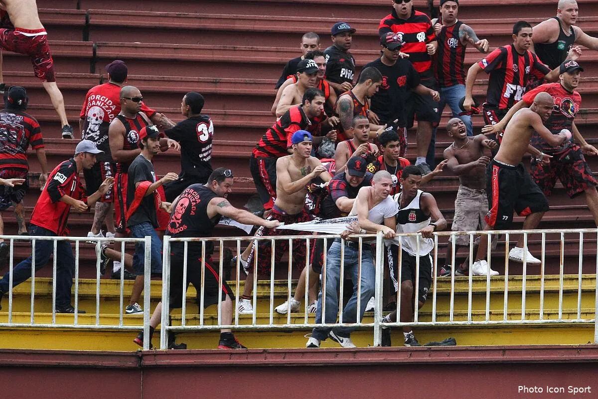 graves incidents entre supporters au bresil iconsport fot 081213 02 0571621