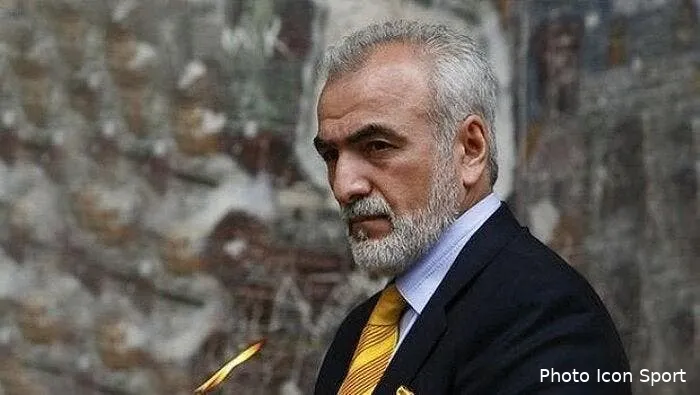 grece le president du paok arrive avec un flingue l arbitre change le score ivan savvidis212625