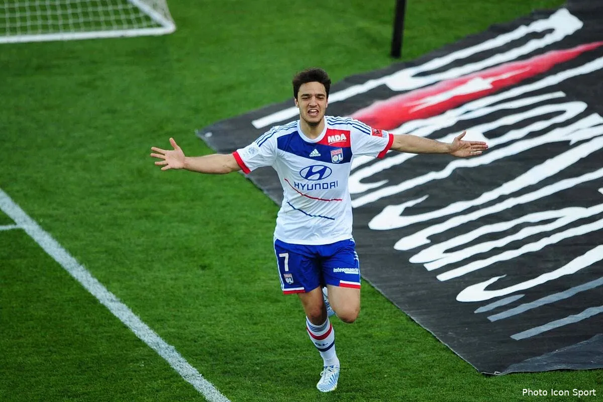 grenier donne le secret de ses coups francs avec l ol iconsport jpt 140413 01 1357955