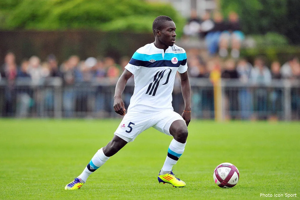 gueye prolonge jusqu en 2015 a lille iconsport win 130711 001 7525212