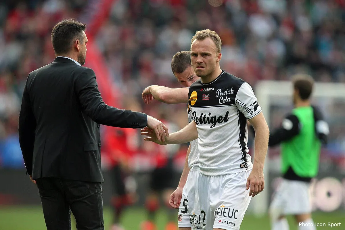 guingamp broie du noir apres le rouge de yatabare iconsport vmi 120415 60 62108799