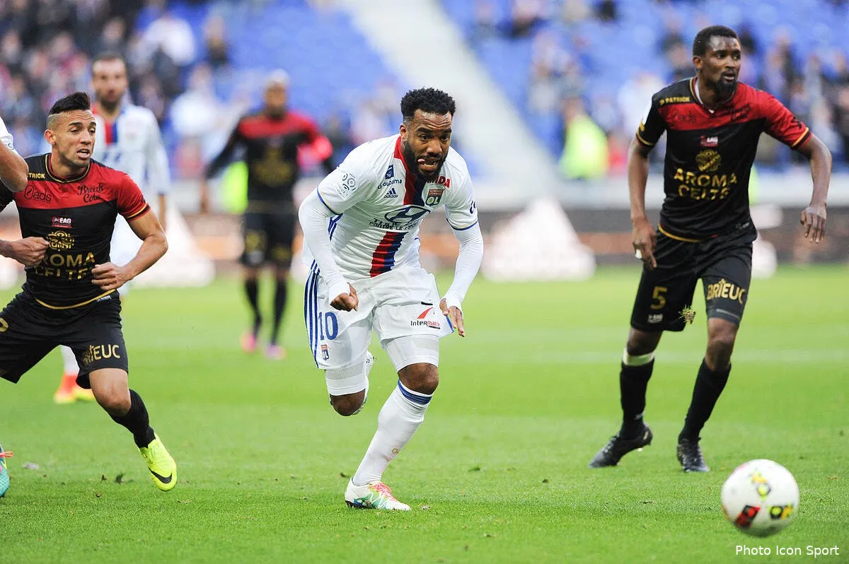 guingamp enfonce l ol dans la crise lacazette 37158716