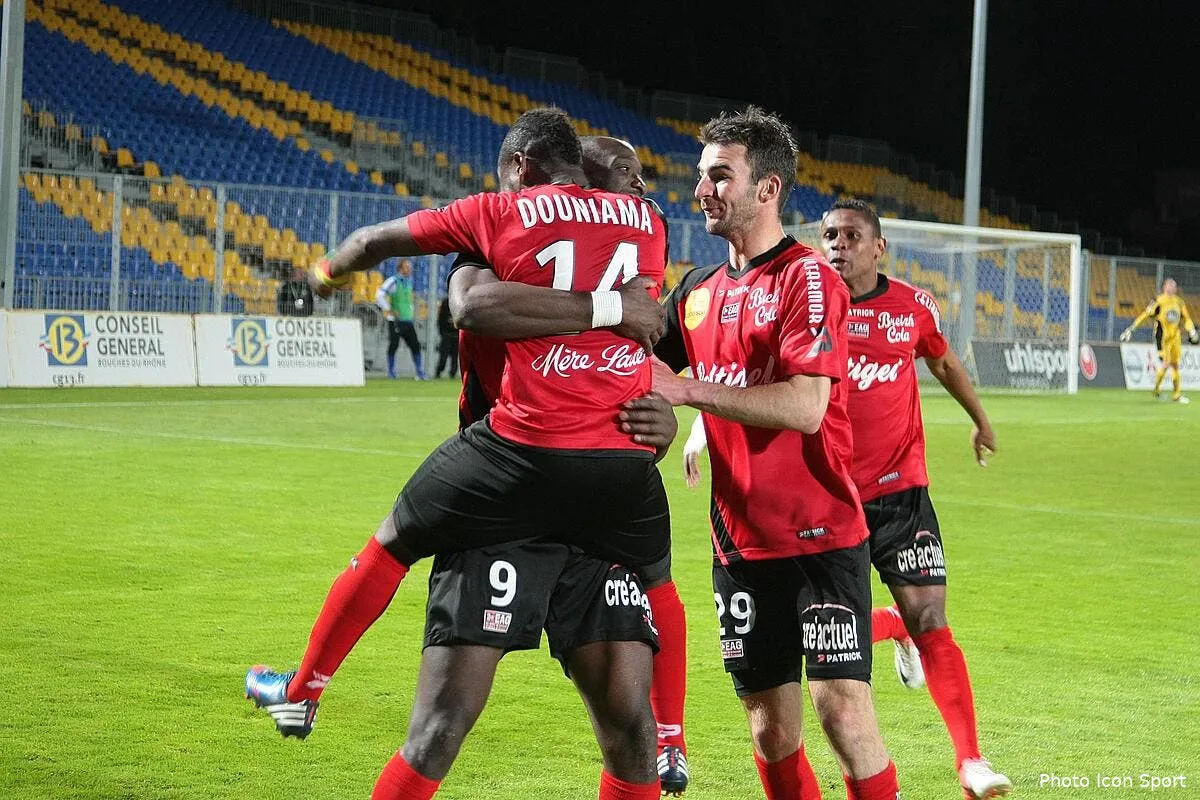 guingamp et angers ne lachent pas une miette iconsport guy 030513 05 2356185