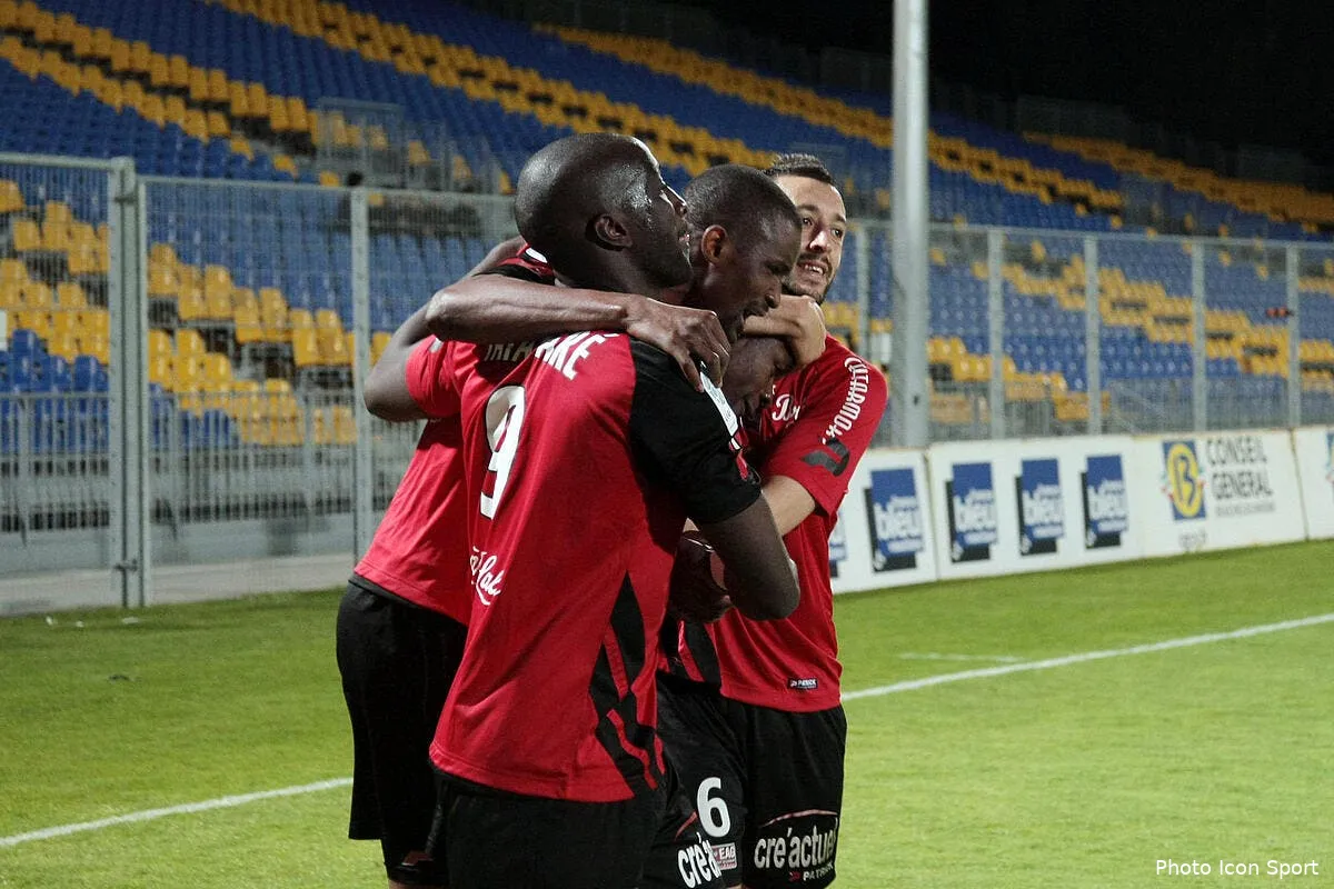 guingamp ne veut pas se faire depouiller par l om et monaco iconsport guy 030513 05 2757845