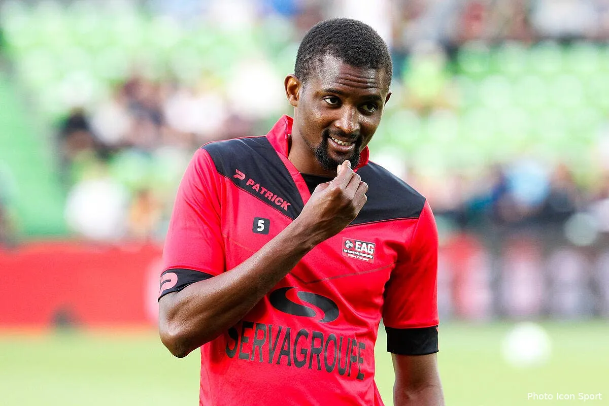 guingamp s en sort tres bien face a strasbourg iconsport icon mar 050817 93 77191099