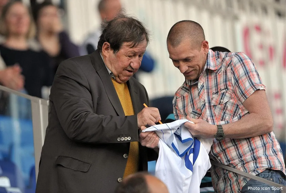 guy roux degaine contre le president d auxerre iconsport win090411 01 15819564