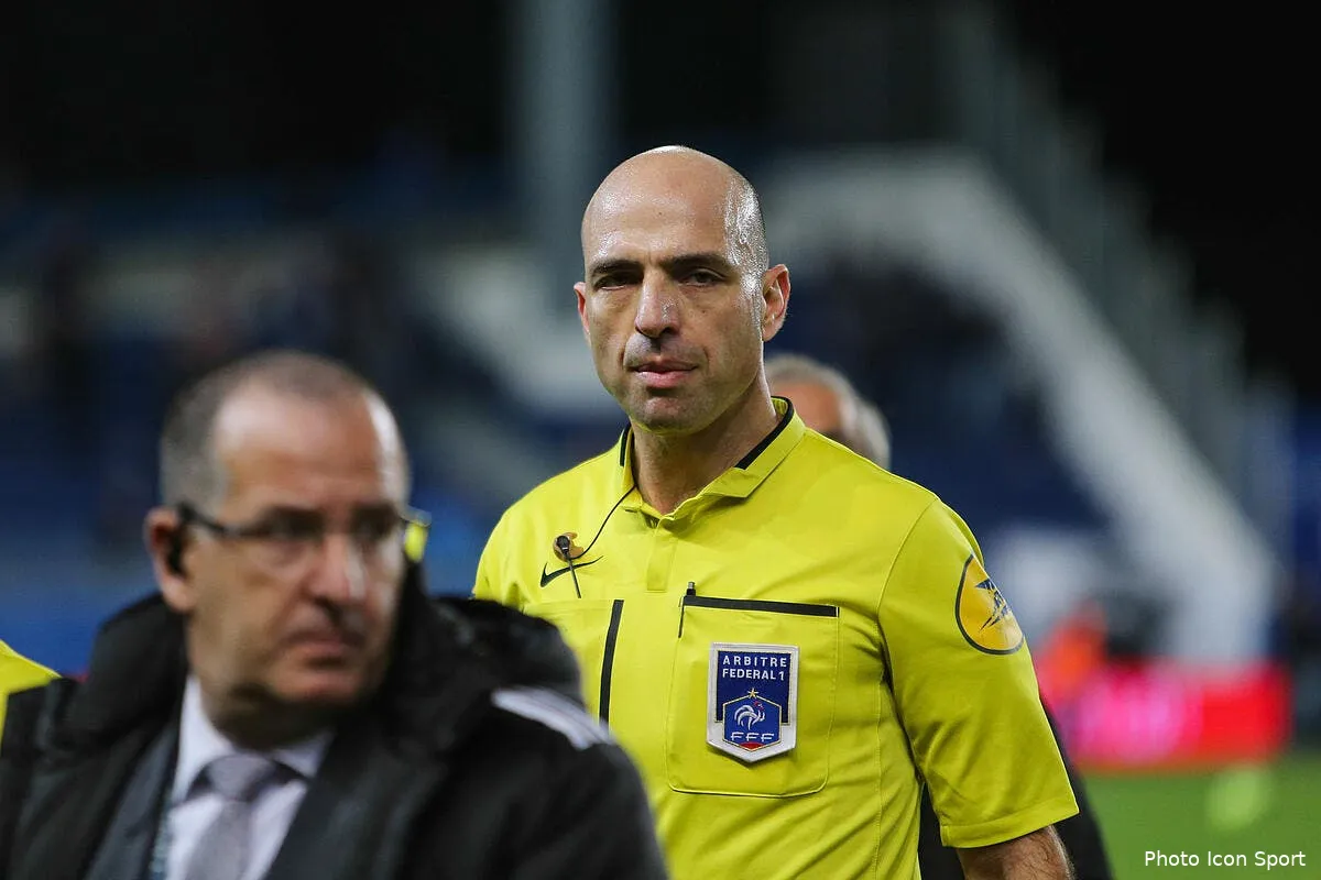 guy roux detruit et ridiculise le quatrieme arbitre iconsport mae 031214 03 04103363