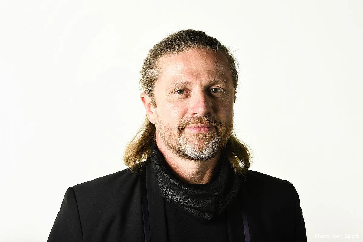 henry les politiques le racisme les francais manu petit vide son sac iconsport por 140514 01 0598289