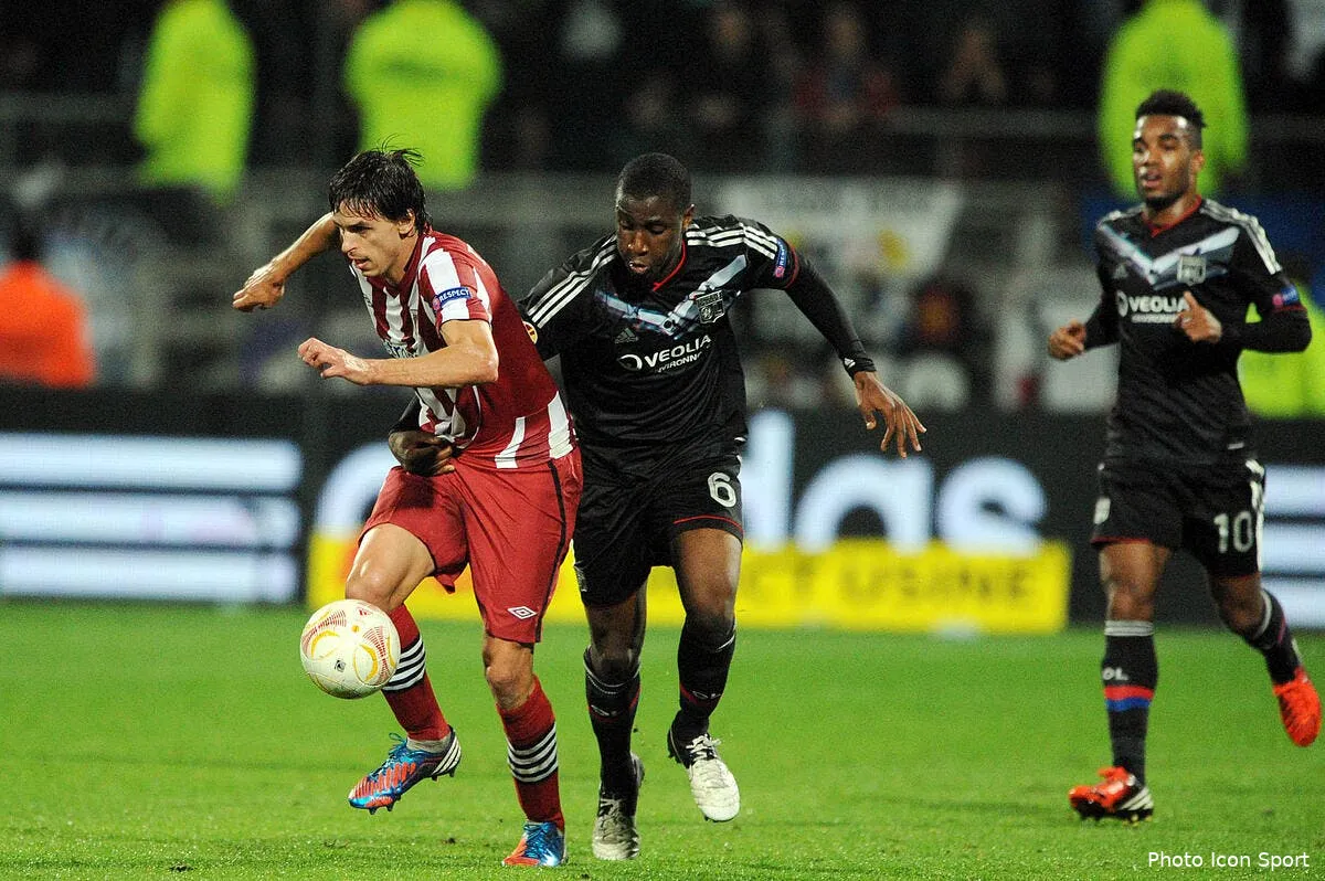 heureusement il reste le psg et l ol pour briller en europe assure pierre menes iconsport jpt 251012 74 0942563