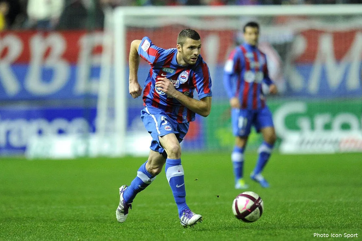 heurtaux pris par la patrouille pour son geste sur mbia iconsport noe 021211 05 8828339