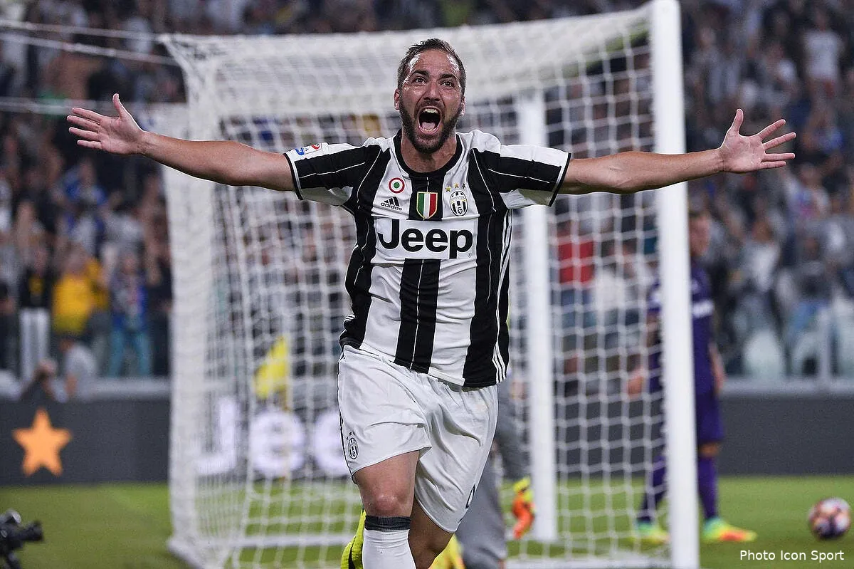 higuain de rossi pjanic la serie a bat son record en salaire higuain 3154244