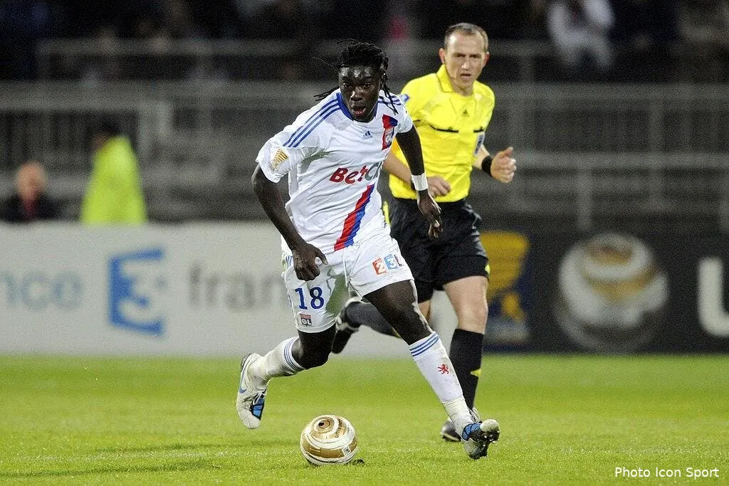 houllier pense a gomis pour remplacer carew 62398 11760