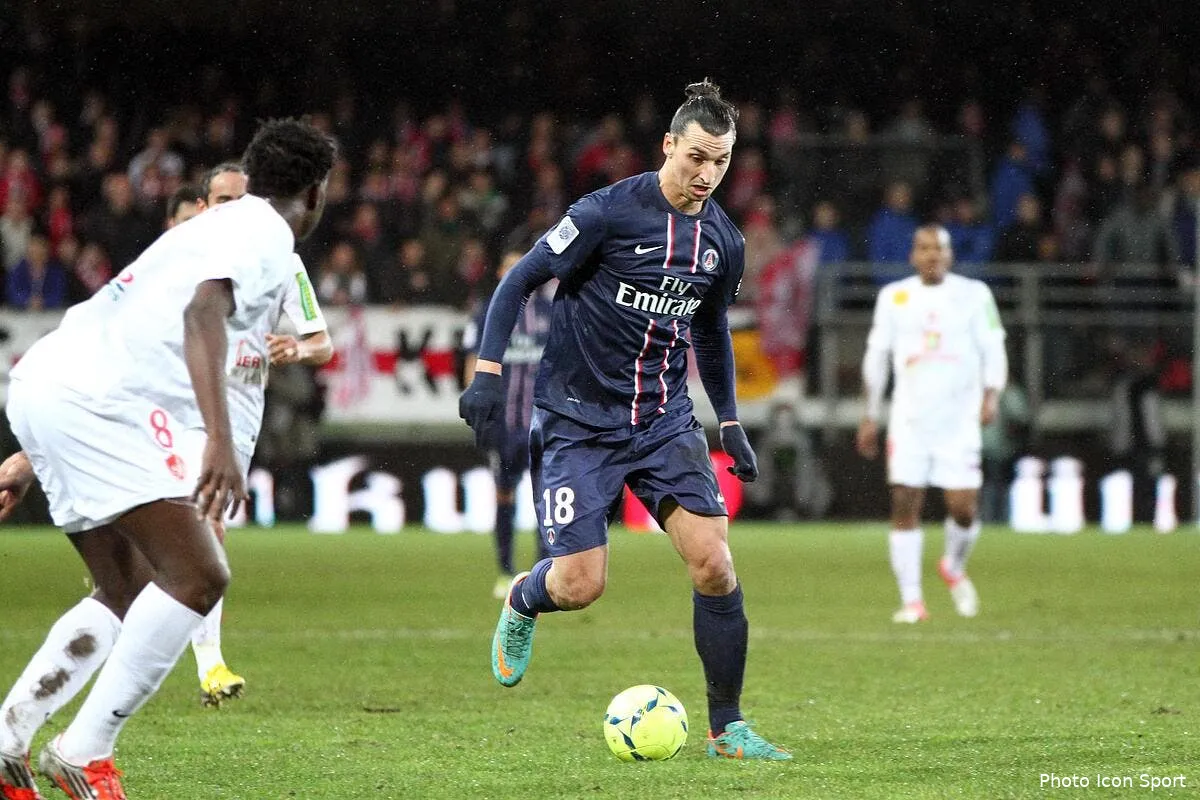 ibrahimovic a fait un croche patte a baysse mais involontairement iconsport ker 211212 01 1846083