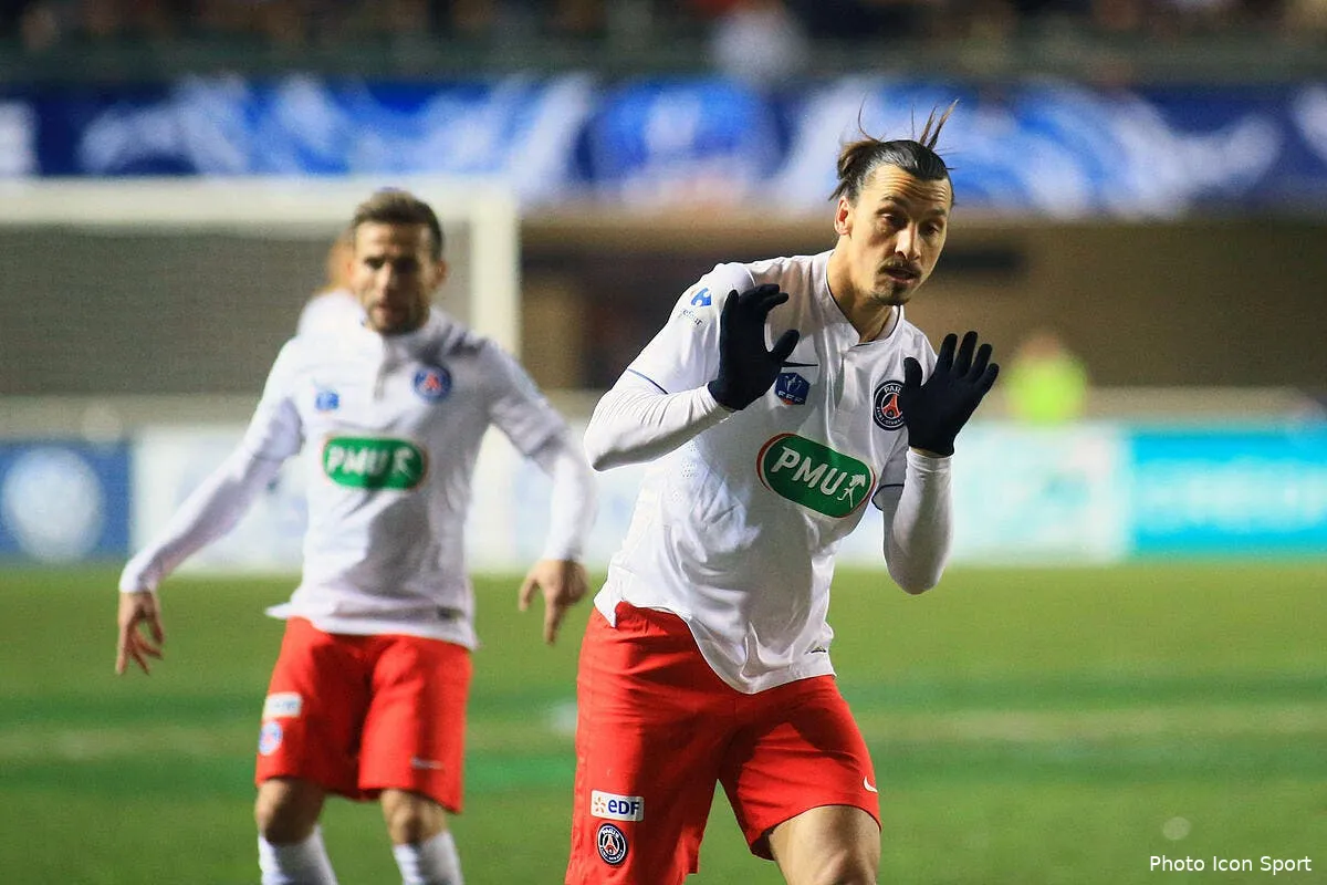 ibrahimovic effare de jouer sur terrain de merde iconsport guy 050115 03 03100905