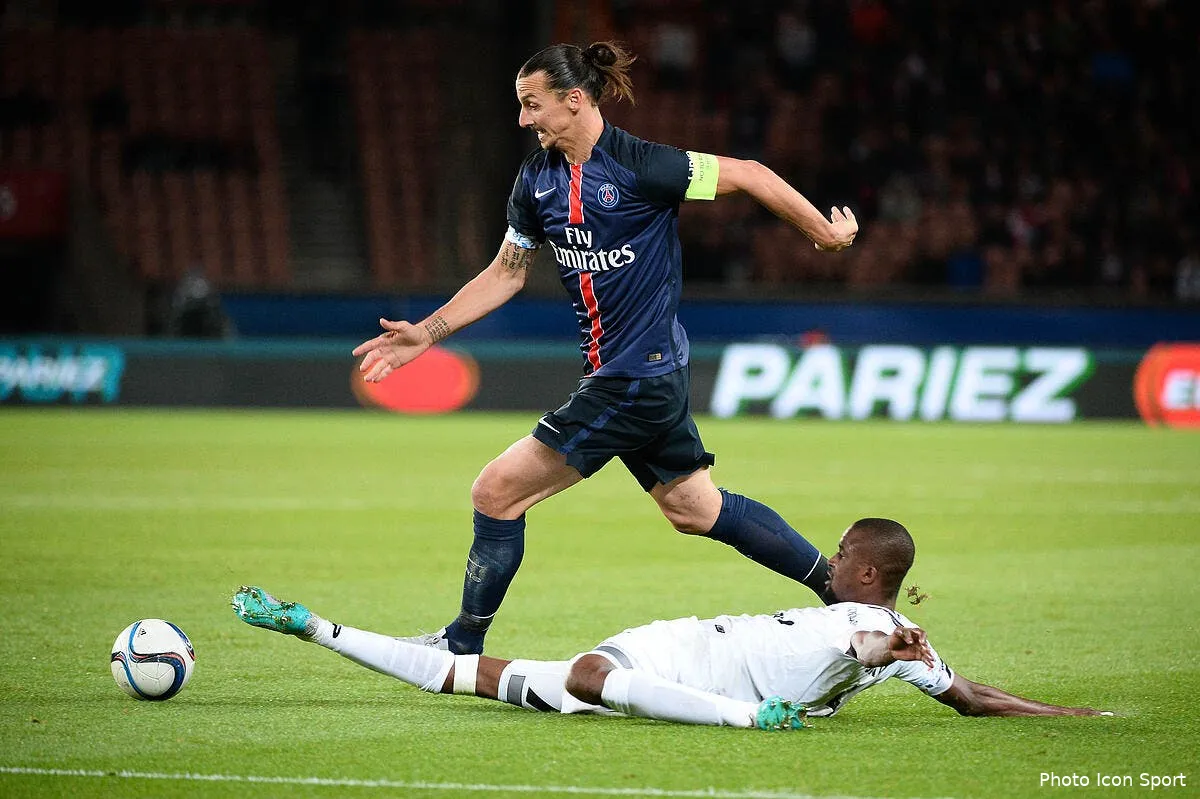 ibrahimovic marque et repond aux journalistes iconsport nlg 220915 17 267121439